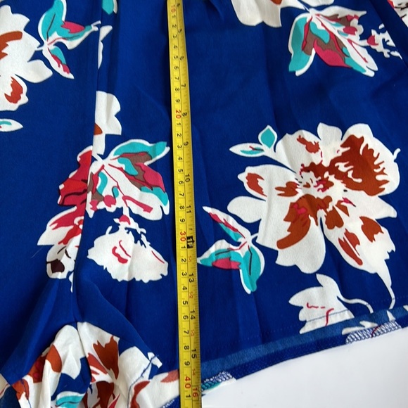 Summer blue and floral v-neck short romper half flare sleeve jumpsuit waist tie - Picture 13 of 16